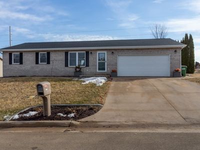 568 Walnut Ridge St, Peosta, IA, 52068