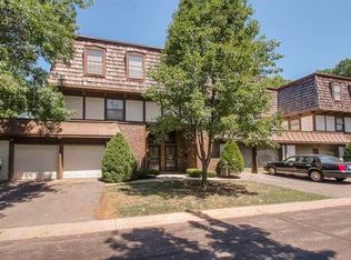 10219 Cedarbrooke Ln, Kansas City, MO 64131