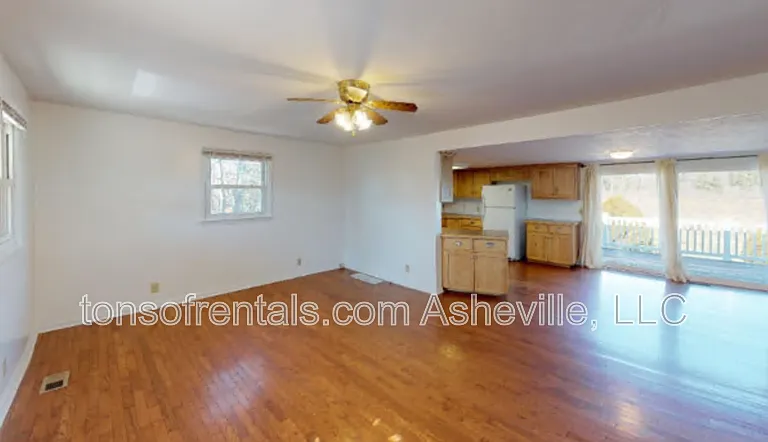 1051 Upward Rd — Photo 5