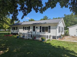 305 W Allen St, New Douglas, IL
