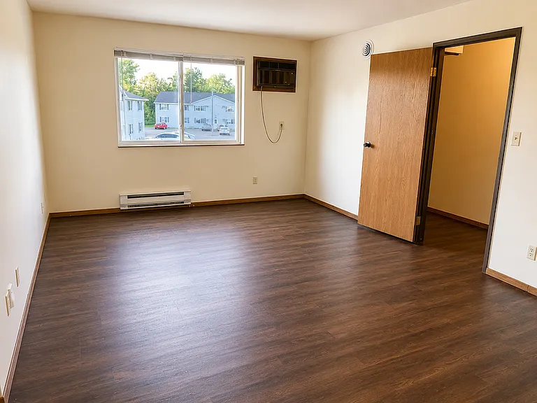 Lakeview Apartments — Photo 4