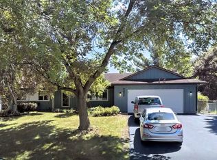 9377 Newcastle Rd, Woodbury, MN 55125