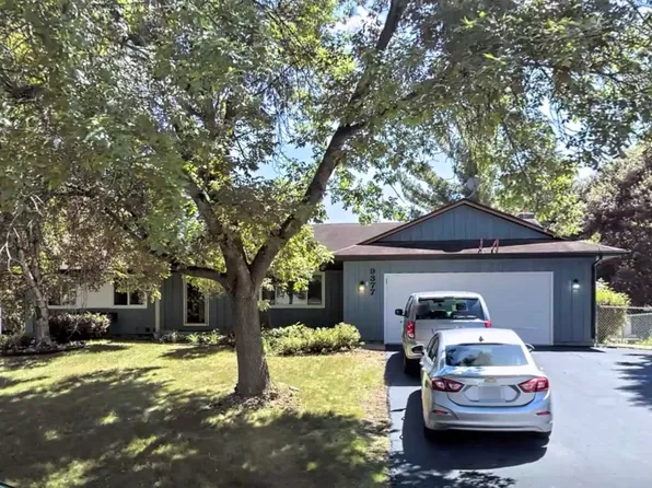 9377 Newcastle Rd, Woodbury, MN 55125