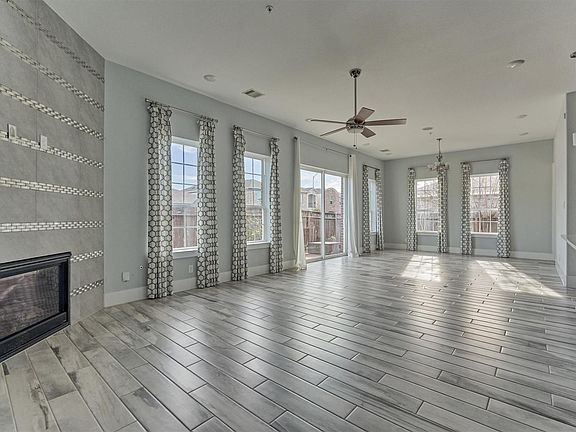 3rd image of 2113 Solstice Blvd