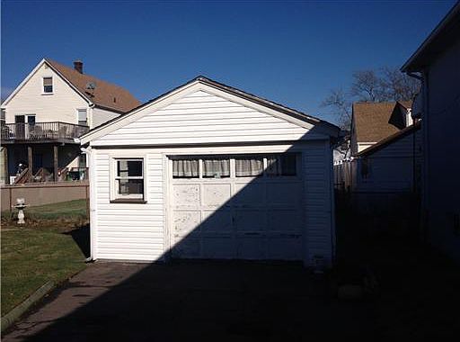 2nd image of 736 Roosevelt Ave