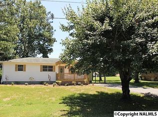 71 Tennessee St, Henagar, AL 35978
