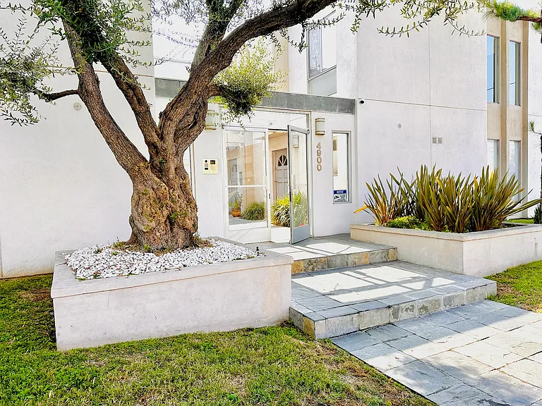 4900 Whitsett Ave #7 — Photo 1
