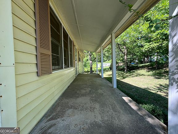 3rd image of 4401 Crystal Lake Dr