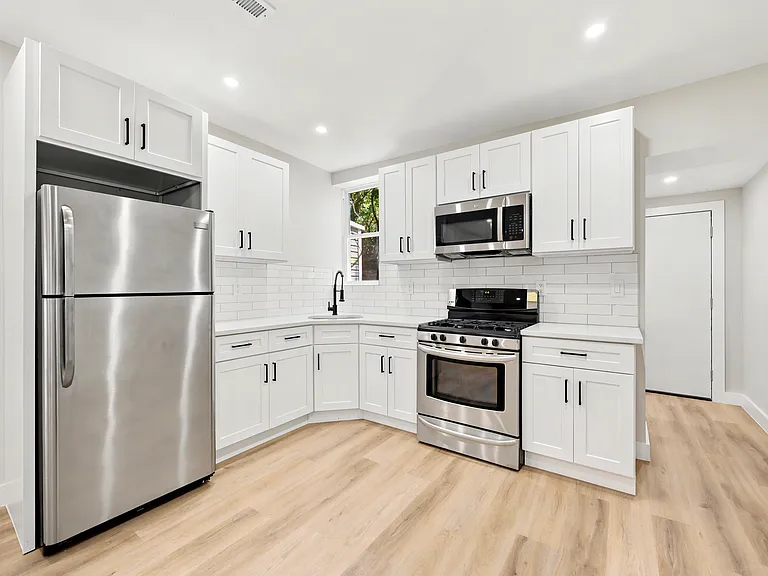 474 E Penn St #1 — Photo 1