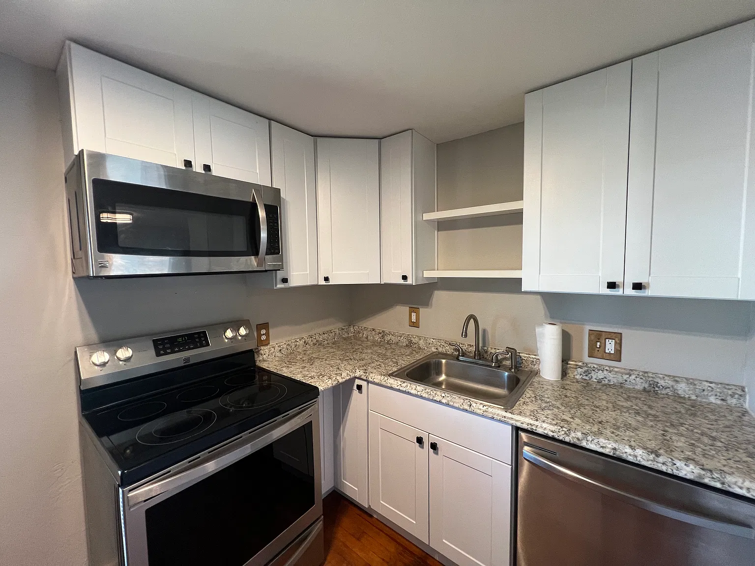 Studio, 576 sqft, $950 — Photo 4