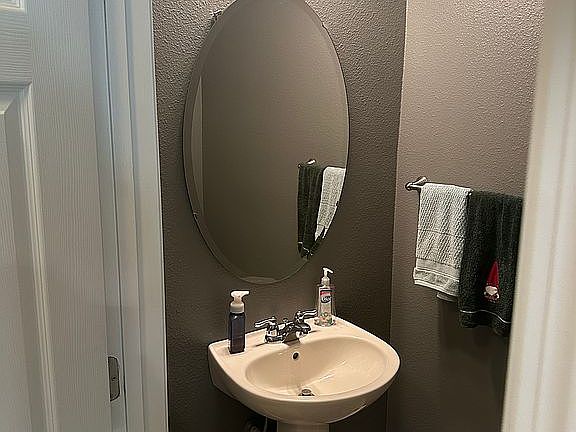 2nd image of 900 Walkers Grove Ln