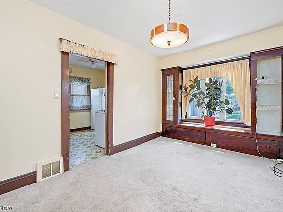 3rd image of 3921 Cypress Ave