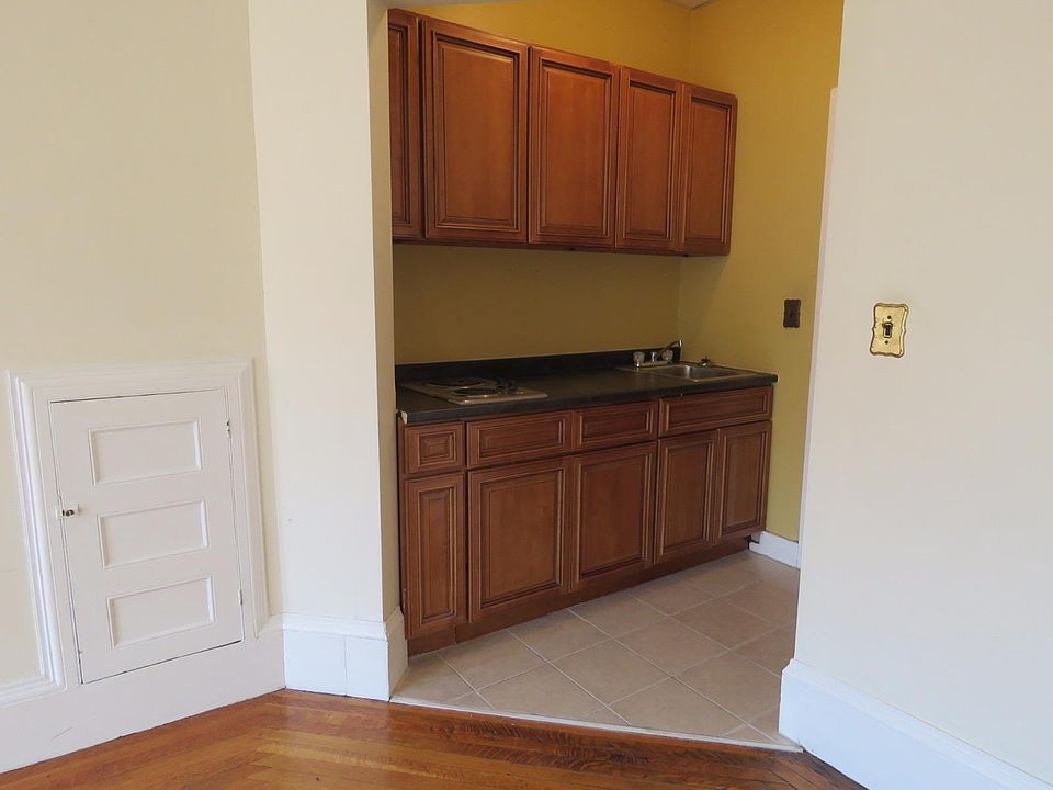 2nd image of 524 Beacon St