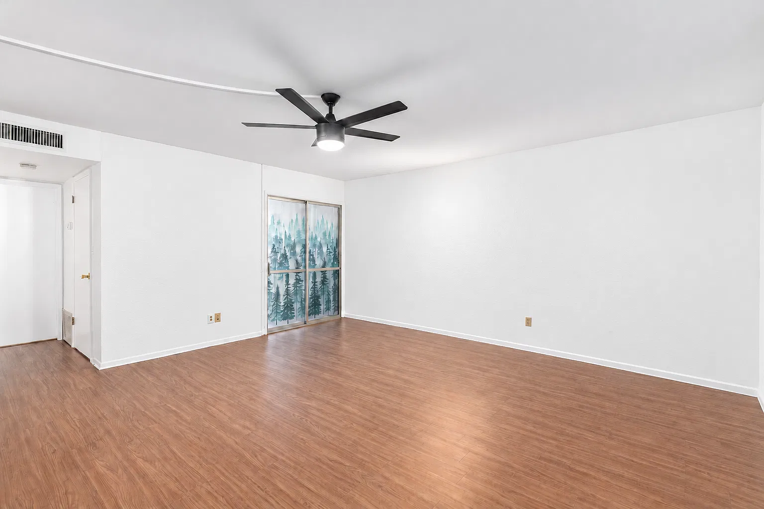 1 bed, 733 sqft, $1,200 — Photo 4