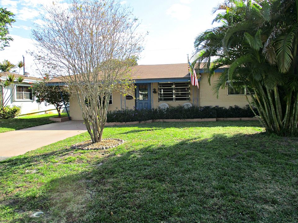 1st image of 4830 NE 5th Ter