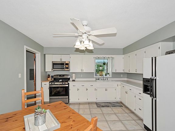 5th image of 1336 Riverlane Dr