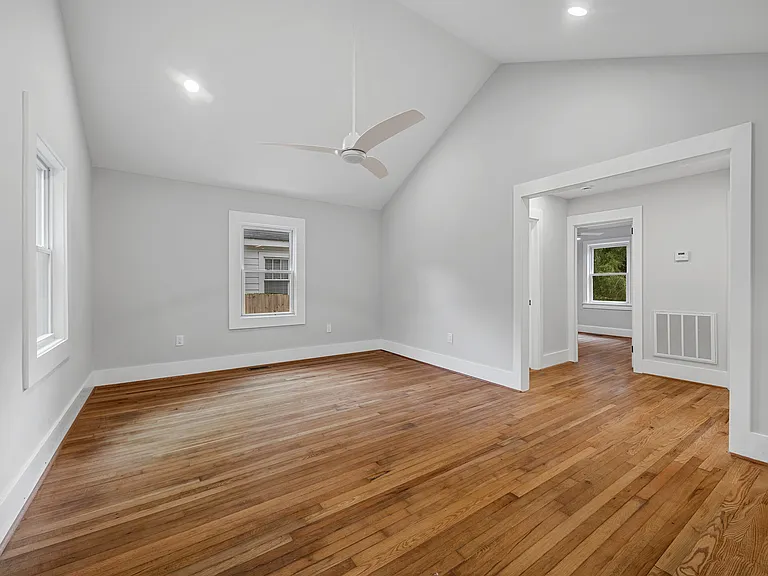 10 Amherst Ave — Photo 13