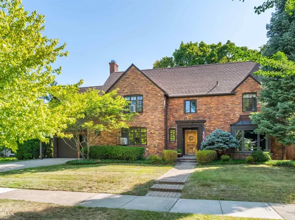 440 University Pl, Grosse Pointe, MI 48230