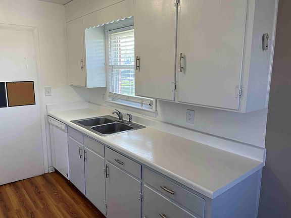 4th image of 824 Fairhurst Dr