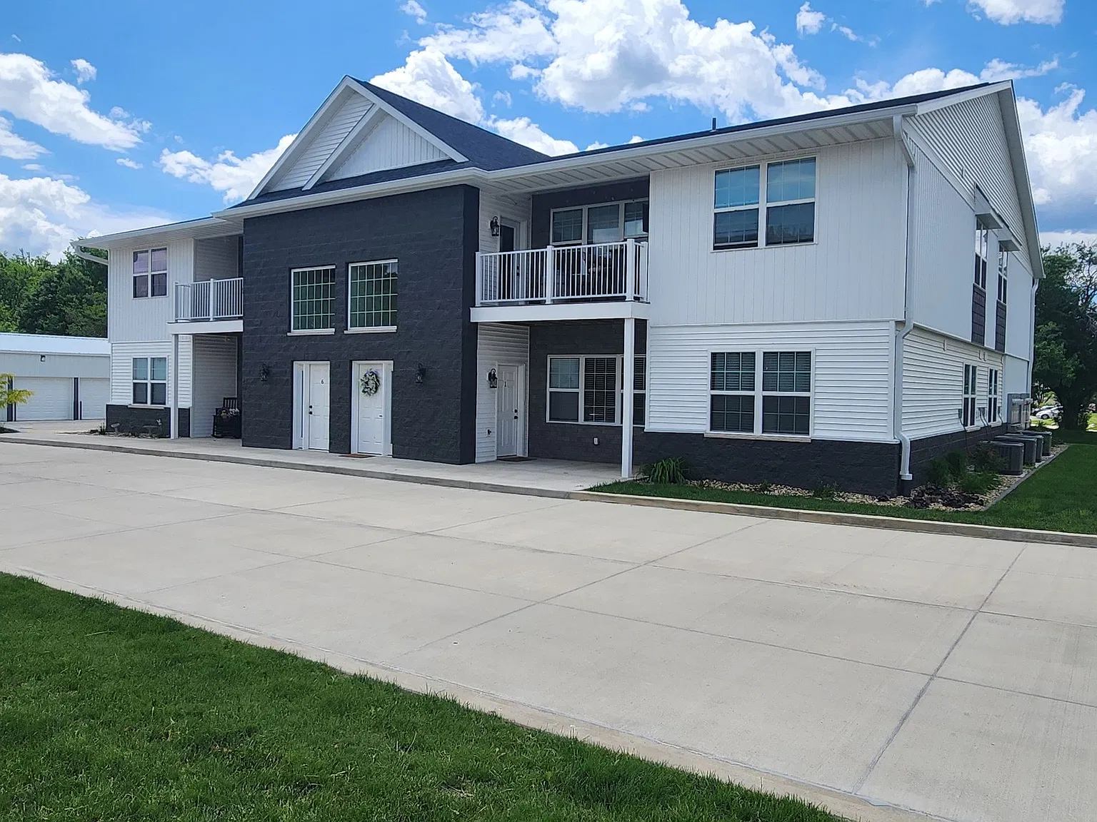 3026 W Willow Knolls — Photo 2