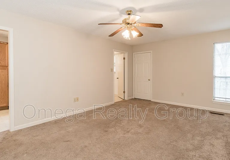 6770 Charles Dr — Photo 9