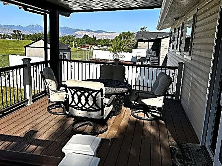 1102 E Sleepy Hollow Ln — Photo 20