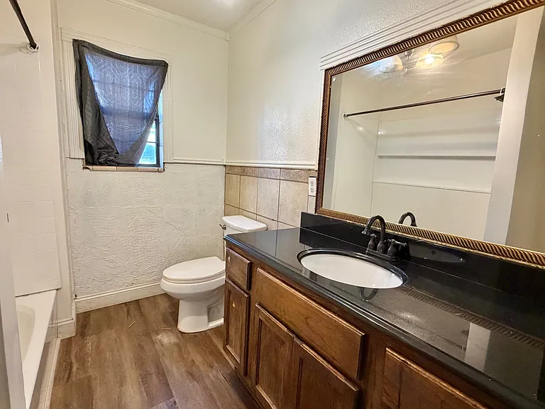 104 Selma St — Photo 10