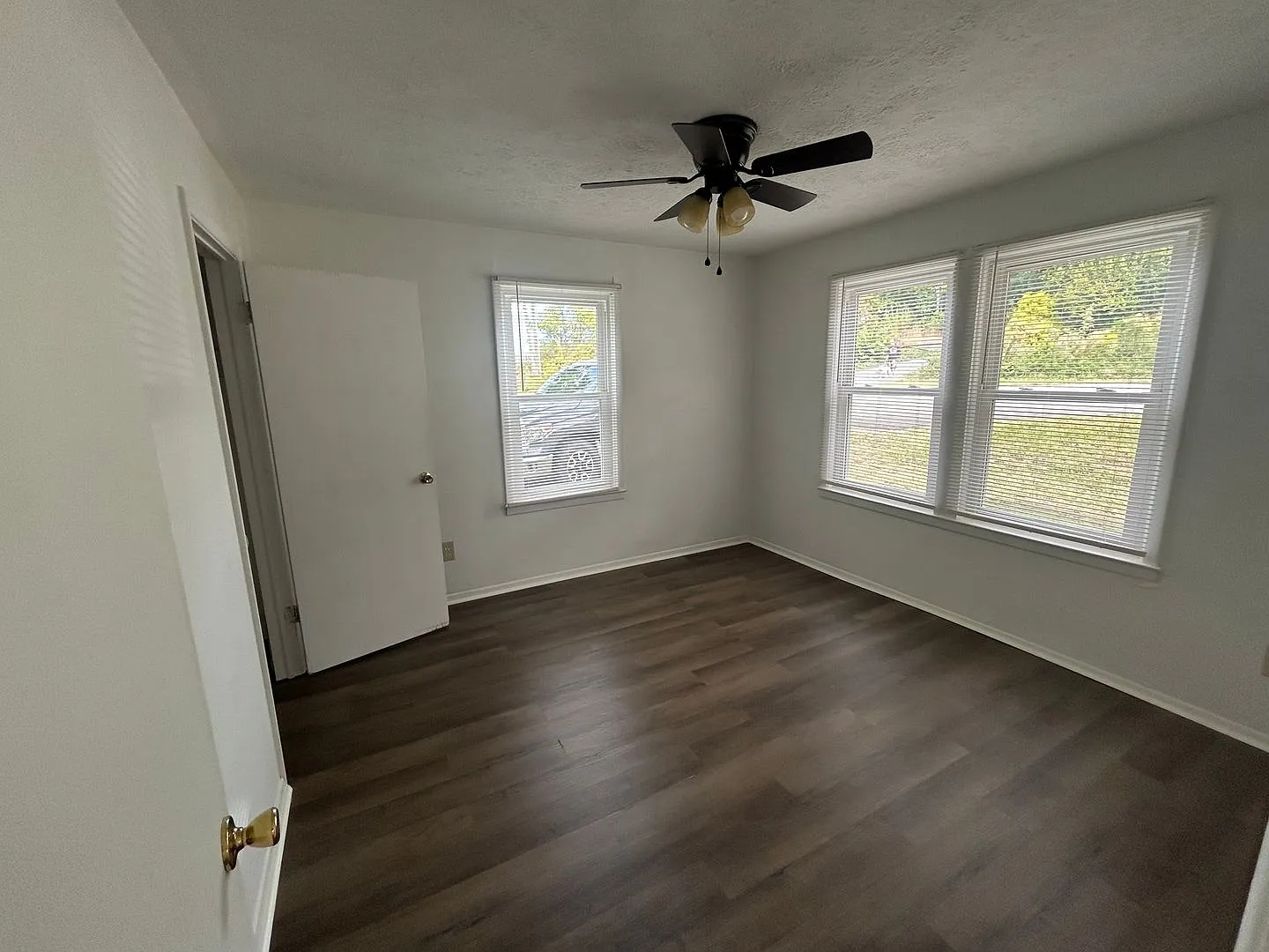 Cozy 2-Bedroom Single Family Home near Lenoir $1,050/Month. — Photo 4