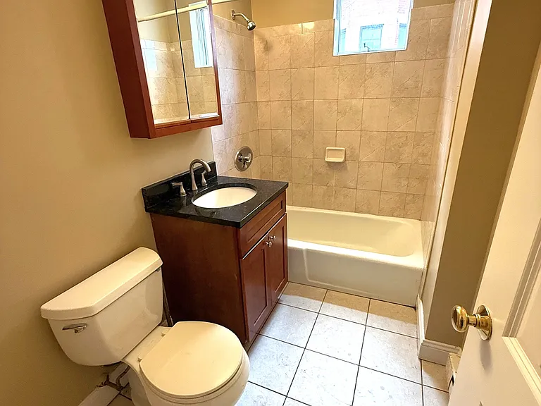 435 Essex St #5 — Photo 6