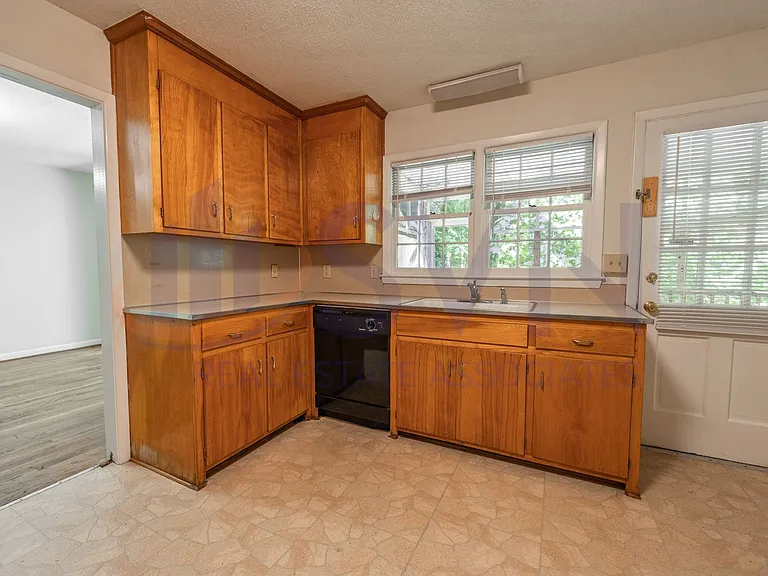 406 N Estes Dr — Photo 13