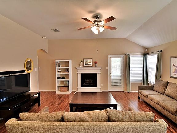 2nd image of 3720 Chapin Ct