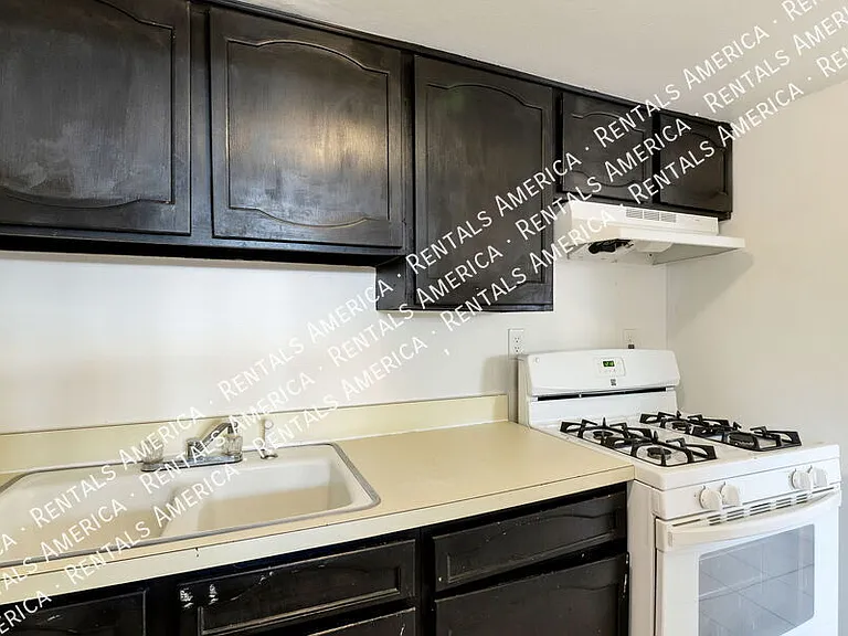 1830 E 8th St #2 — Photo 11