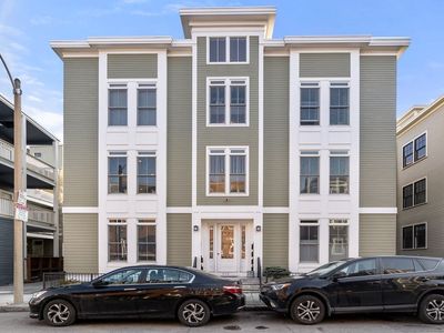 615 E 6th St #3, South Boston, MA, 02127