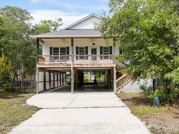 225 NE 39th Street, Oak Island, NC 28465