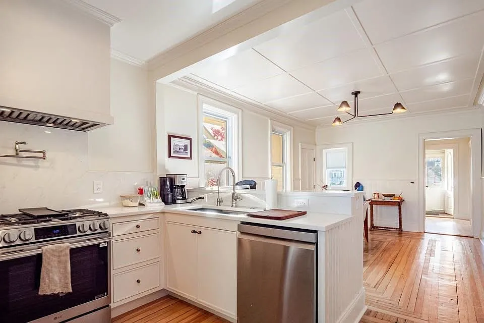 4 bed, 2000 sqft, $6,000 — Photo 4
