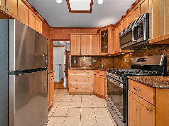 4th image of 31-16 48th St