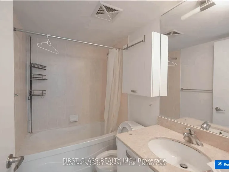 37 Grosvenor St #709 — Photo 6