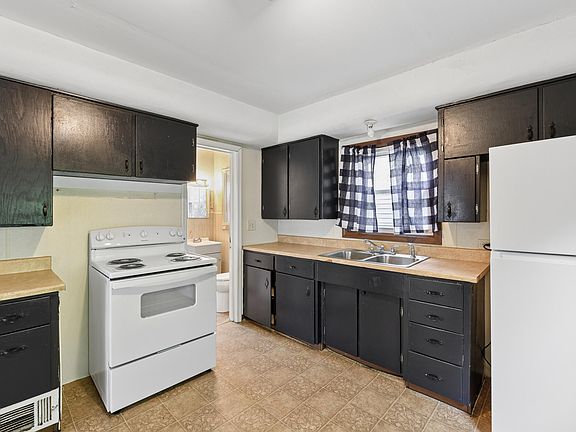 5th image of 1017 McAllister Ave