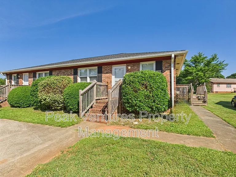 312 Eunice Dr #A — Photo 2