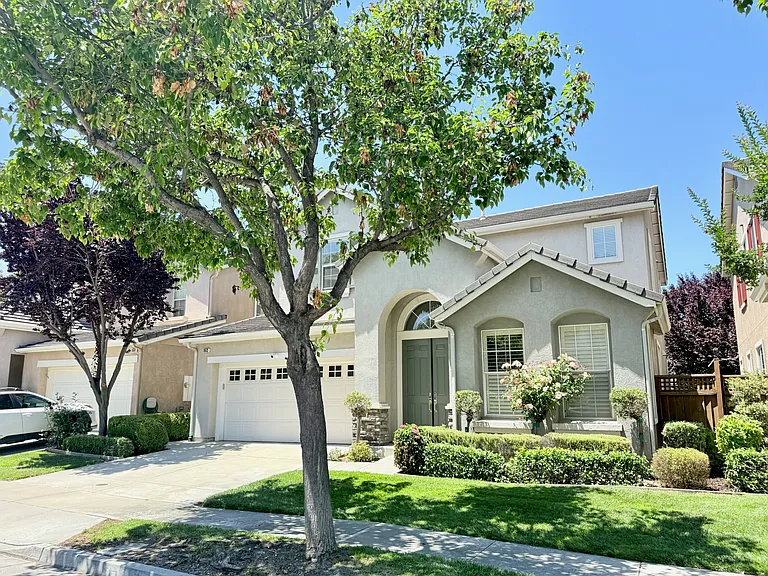 863 Dederick Ct — Photo 2