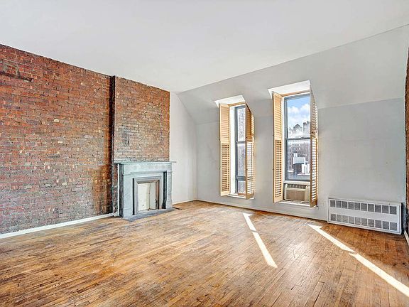 4th image of 23 E 10th St APT 715