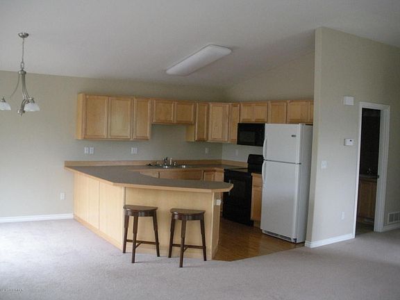 2nd image of 901 Oak Ridge Dr