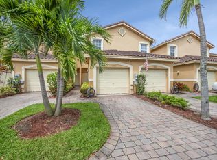 4059 Crystal Lake Dr, Pompano Beach, FL 33064