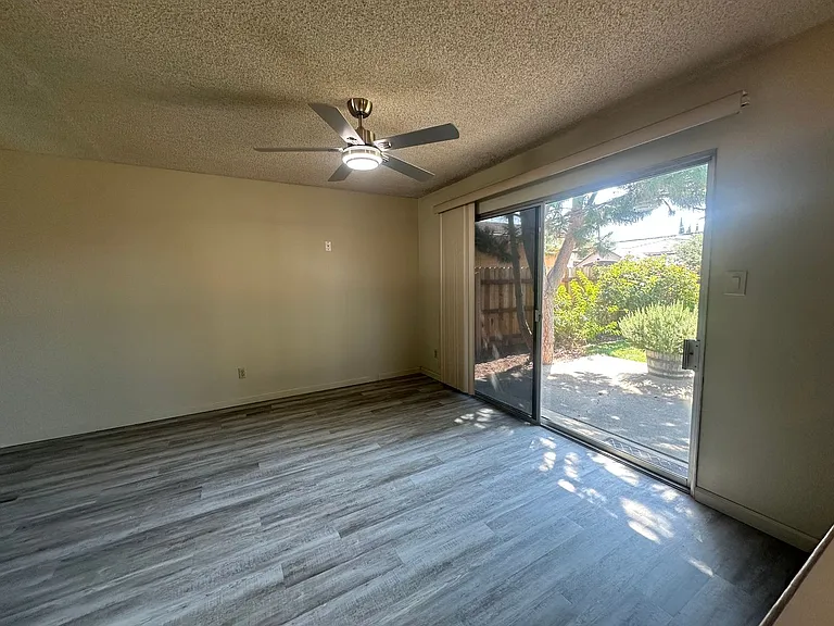 9206 Thilow Dr — Photo 8