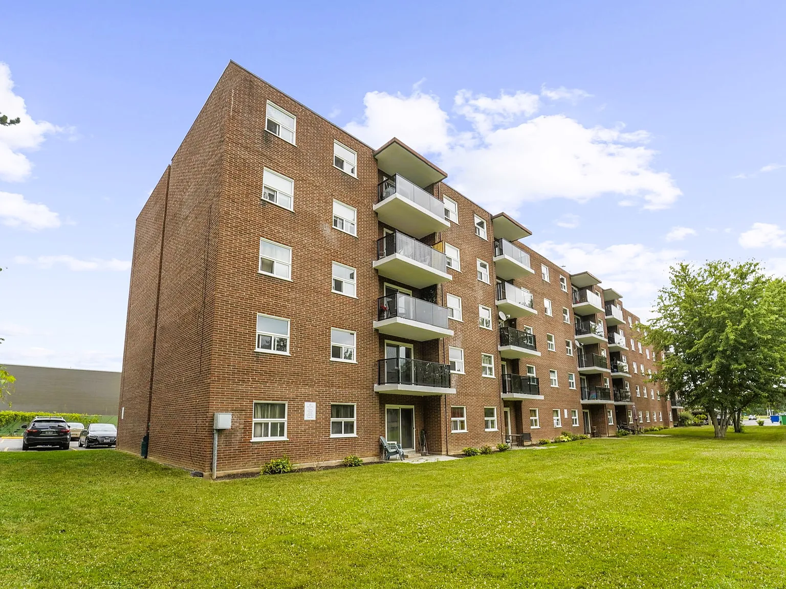 Town Apartments — Photo 2