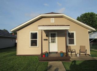 432 S Walnut St, Arthur, IL 61911