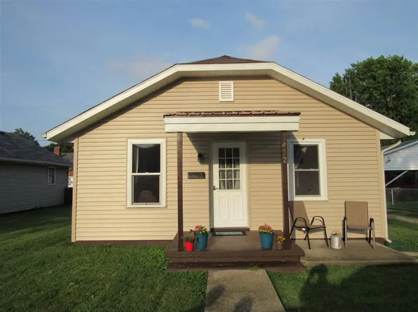 432 S Walnut St, Arthur, IL 61911