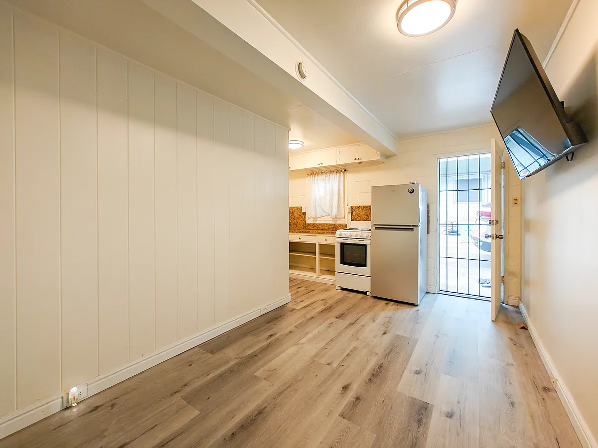 Building Photo - 1080 Lunalilo St #2