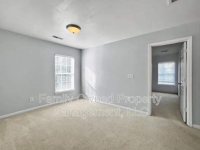 100 Salem Creek Dr — Photo 18