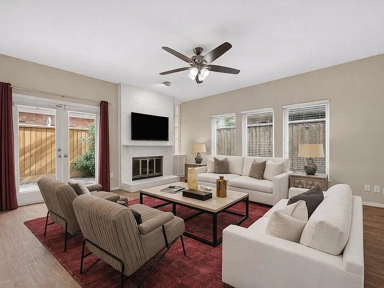 2413 Potomac Dr #D — Photo 5